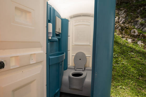 Best Portable restroom trailer rental  in Waterloo, IL